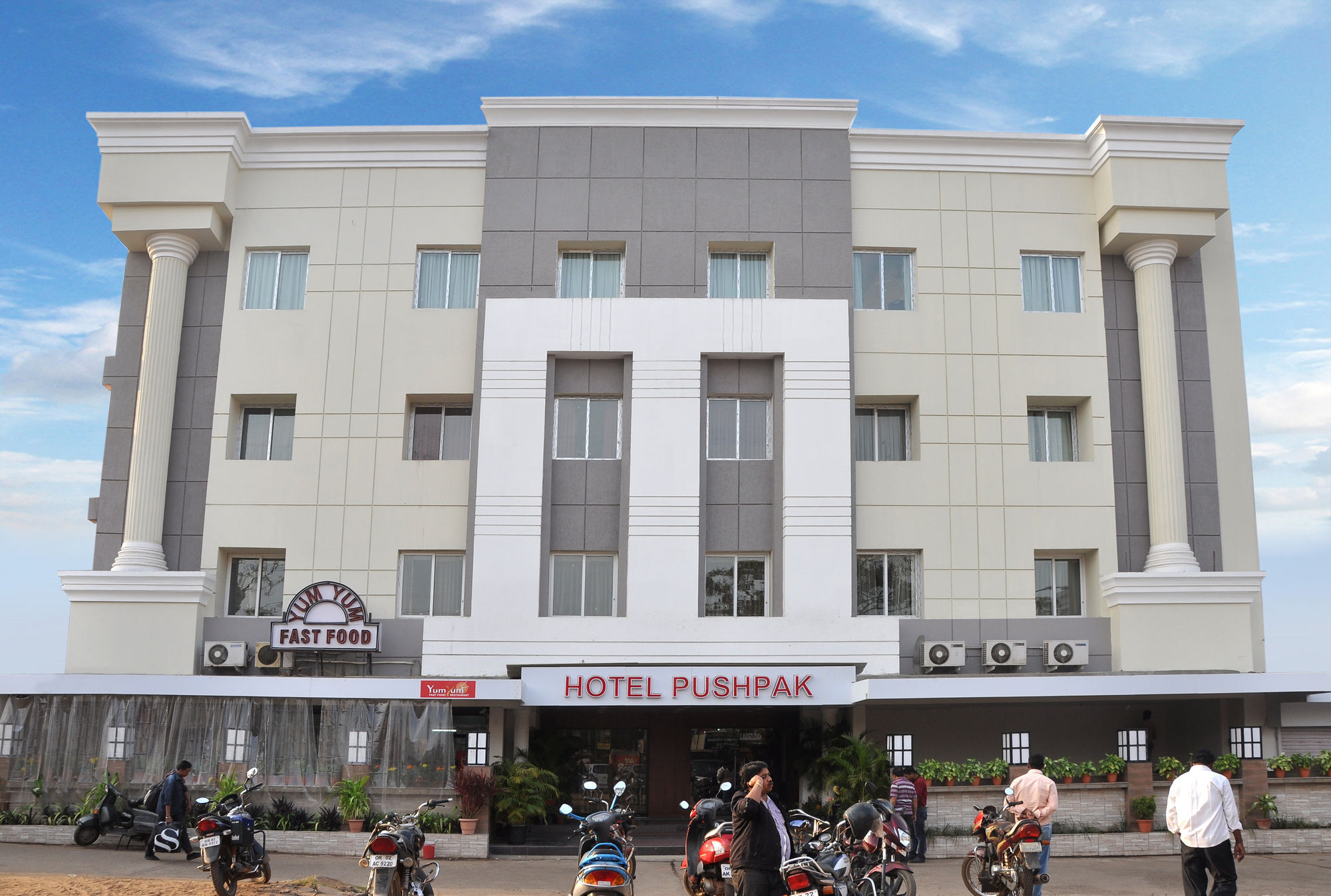 Hotel Pushpak Bhubaneswar Exterior photo